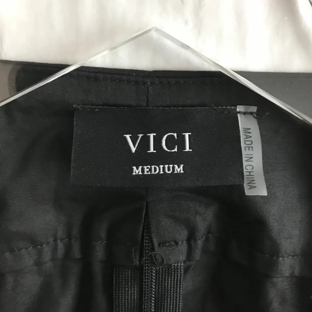 VICI Cut-Out Twist Knot V-Neck Black Maxi Dress M A-Line Tiered High Low Skirt - Picture 8 of 11